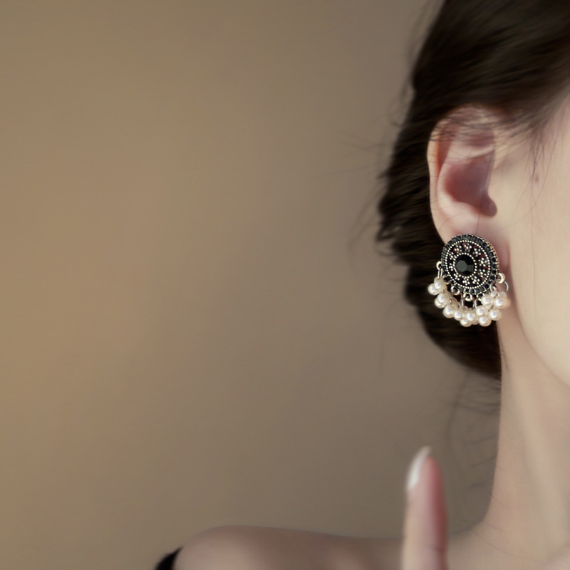 Vintage Inspired Crystal Cultured Pearl Stud Earrings Silver Boho Chic Jewelry for Women