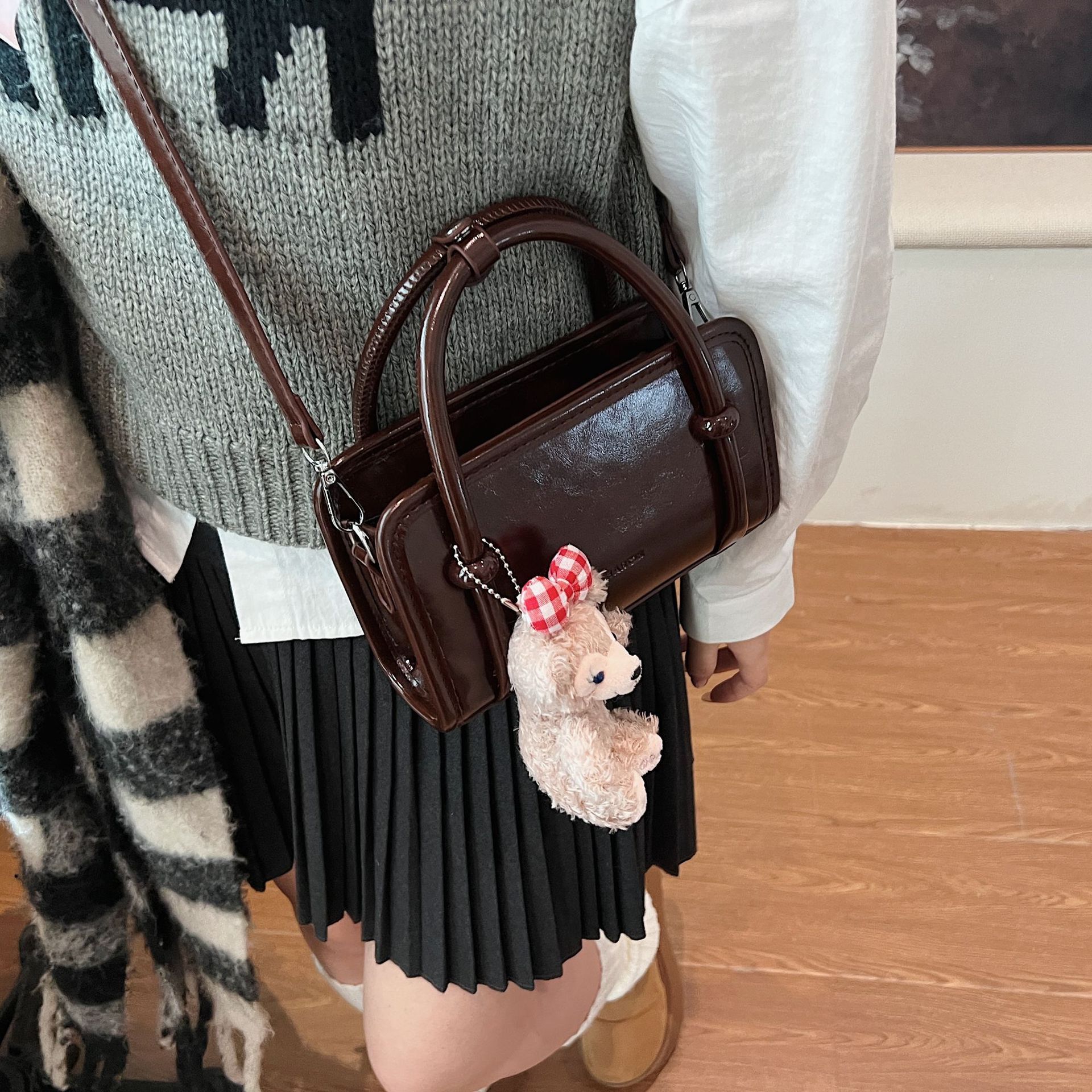 designer Korean Niche Design Handbag for Women 2025 Spring New Fashion Retro Small Square Bag Versatile Crossbody Bag