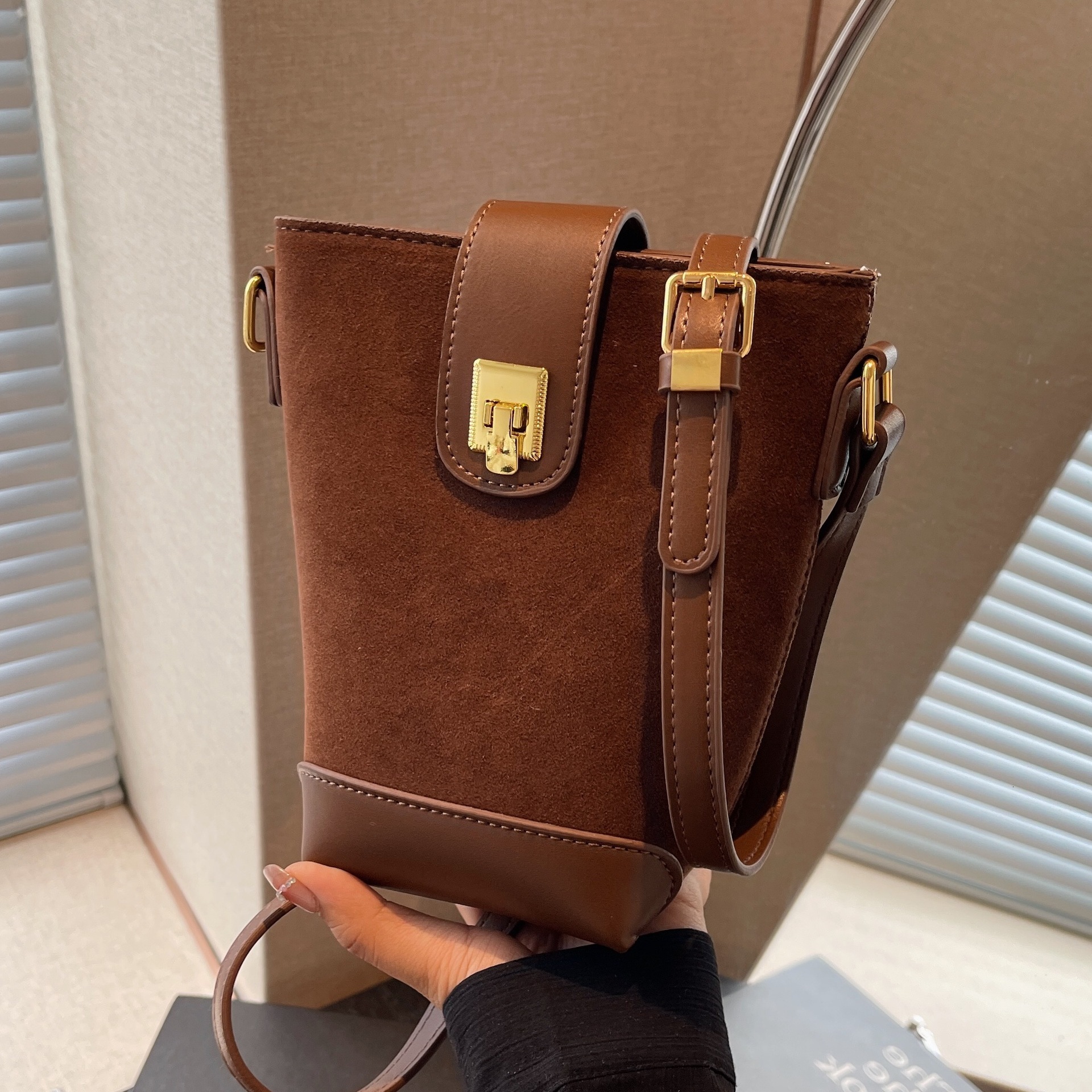 designer Vintage Versatile Bucket Bag for Women Korean Style Niche Simple Casual Shoulder Bag 2025 New Trendy Fashion Crossbody Bag