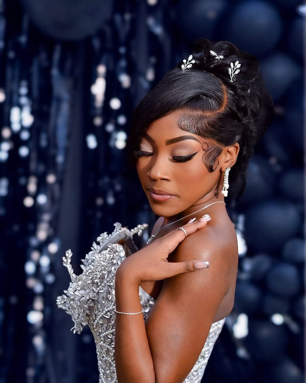 Luxurious Wedding Dresses Crystal Pearls Beading Bridal Gowns Strapless Mermaid See Through Rhinestone Customized Bride Vestidos De Novia Plus Size