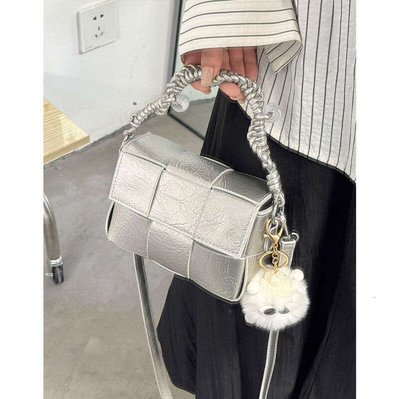 Fashionable and Stylish Woven Small for Women 2025 Summer New Handbag Korean Version Simple Versatile Shoulder Crossbody Bag