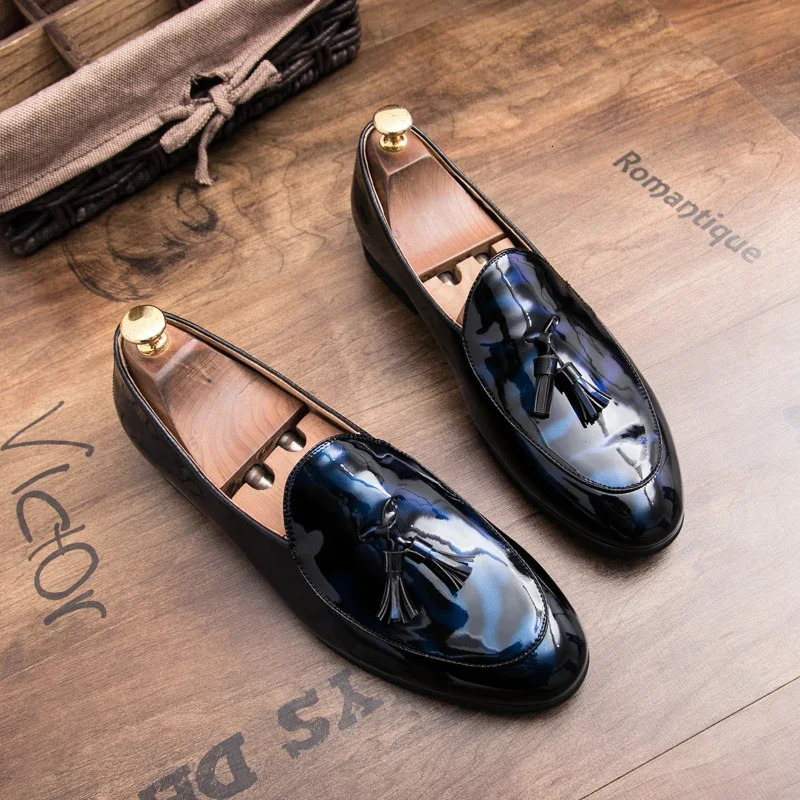 Fashion Leather Gentleman Stress Shoes Men Business Driving Shoes Handmade Tassel Loafers chaussure Party Flats Dress Shoes 250605