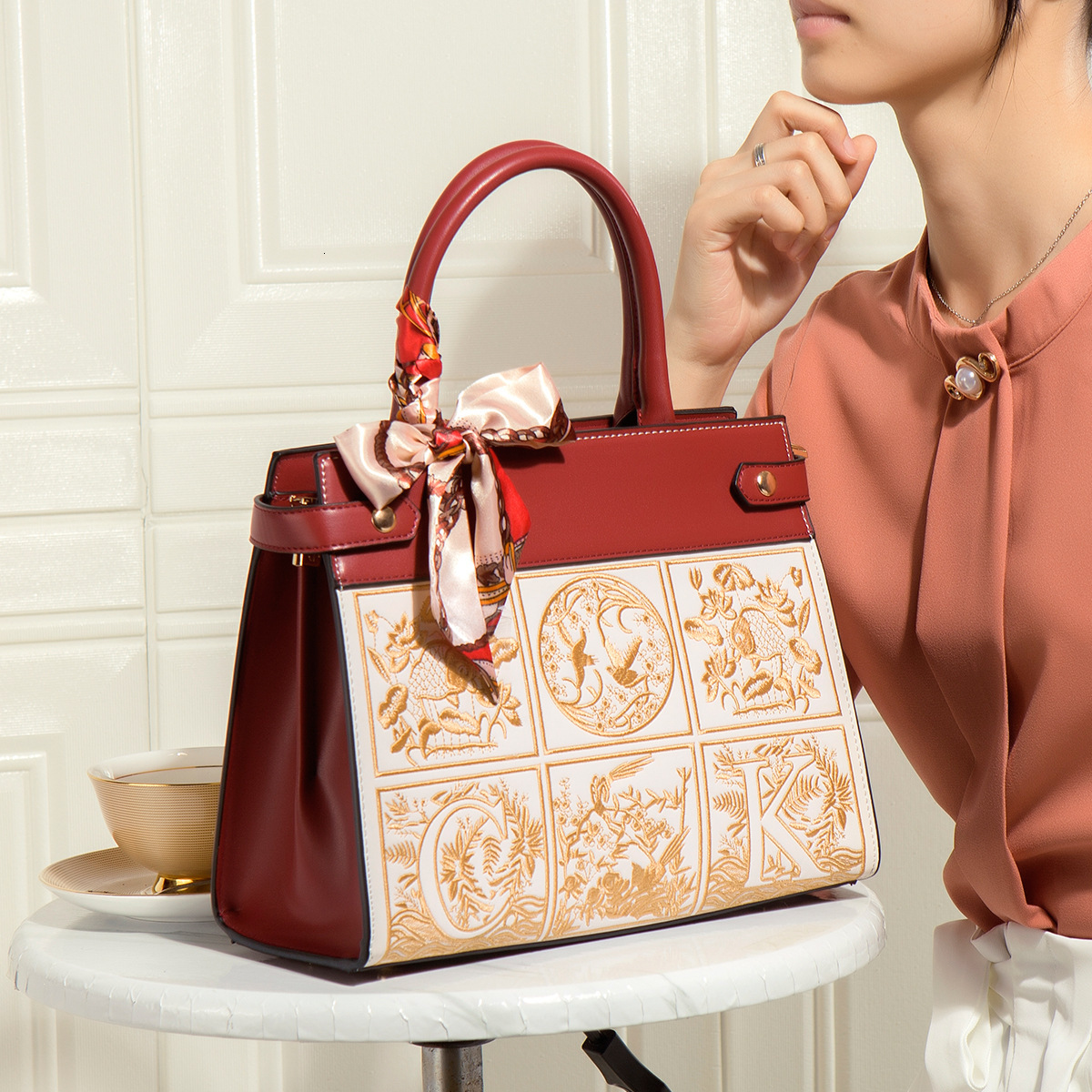 Freeshipping Designer Bags Luxury Women's 2025 New Style Chinese Embroidered Handbag Mother's Day Middle-aged Mom Wedding Bag Birthday Gift