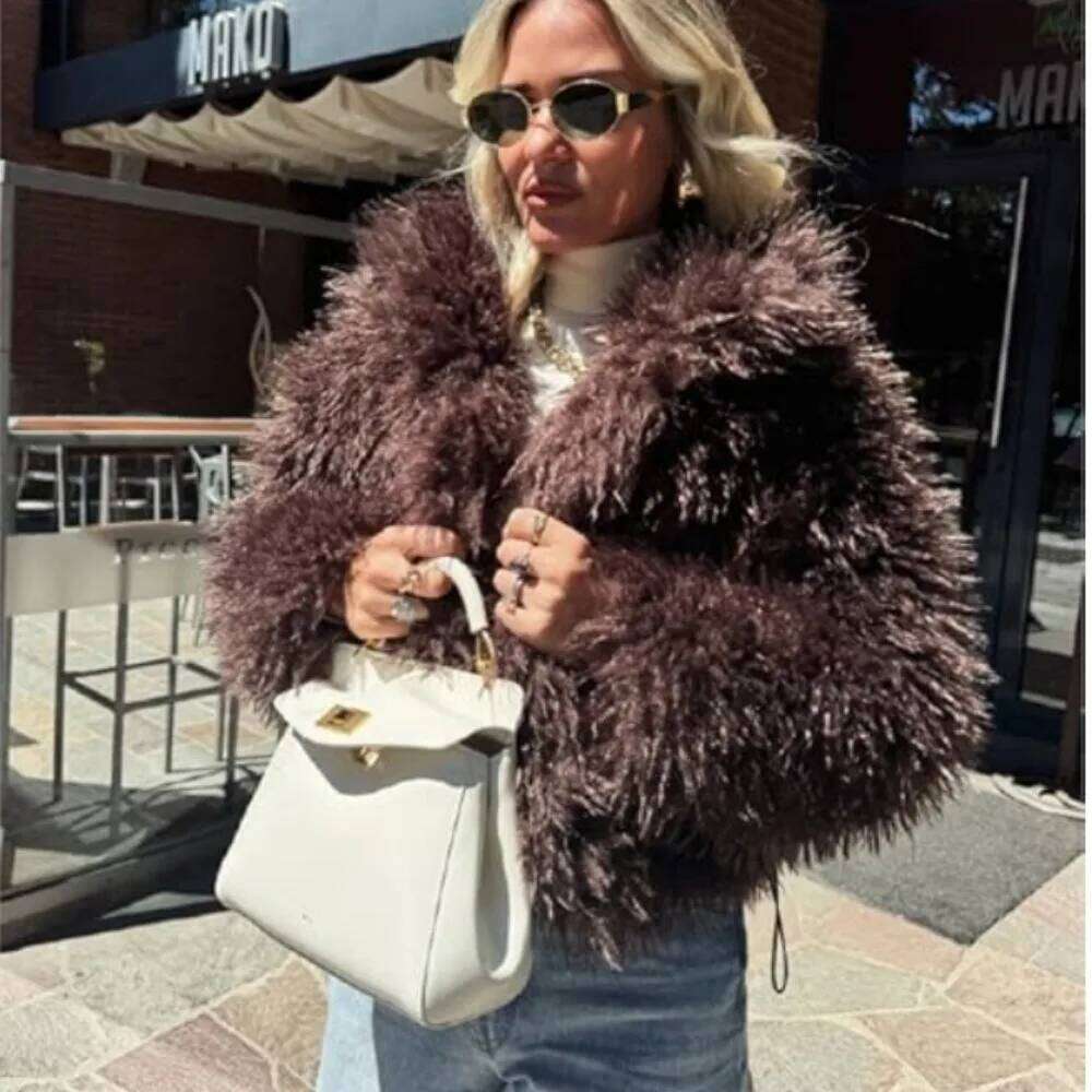 Elegant JW PEI Female Lucia Tote - Durable Lightweight Perfect For Multiple Occasions