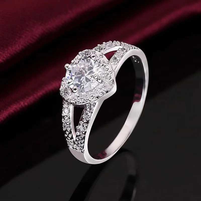 Pretty 925 Silver Color Crystal Romantic Heart Diamond Rings For Women Fashion Party Gifts Luxury Wedding Accessories Jewelry XJ250606