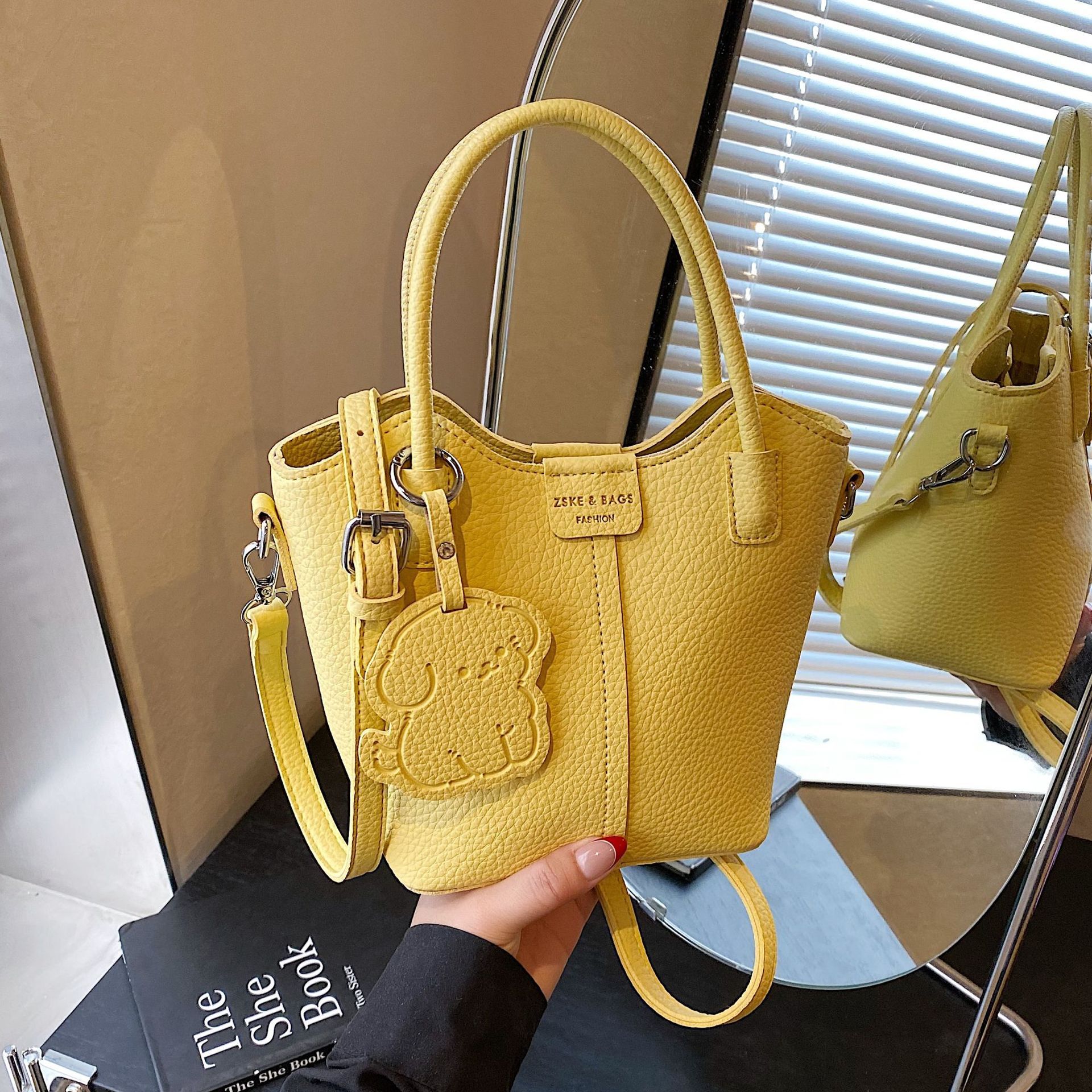 designer Niche Handheld Basket Bag for Women 2025 New Fashion Bucket Bag Simple Versatile Handheld Shoulder Crossbod