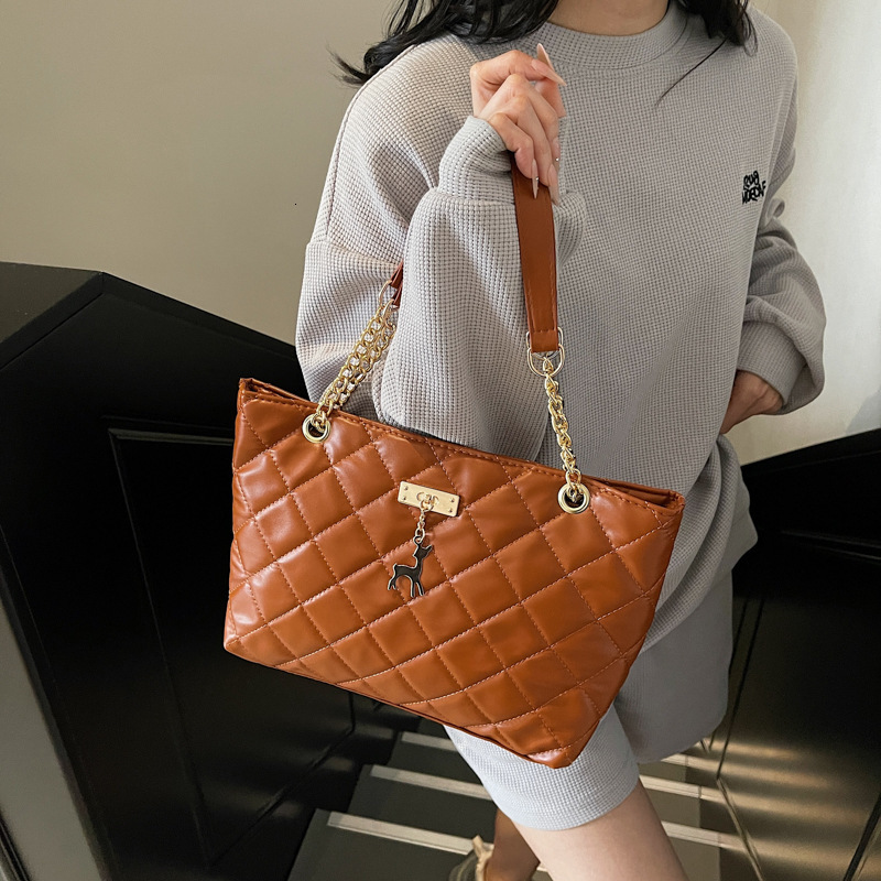 Top brand high-quality new free designer bag 2025 new Korean style quilted shoulder bag handbag embroidery chain bag simple new free designer bag