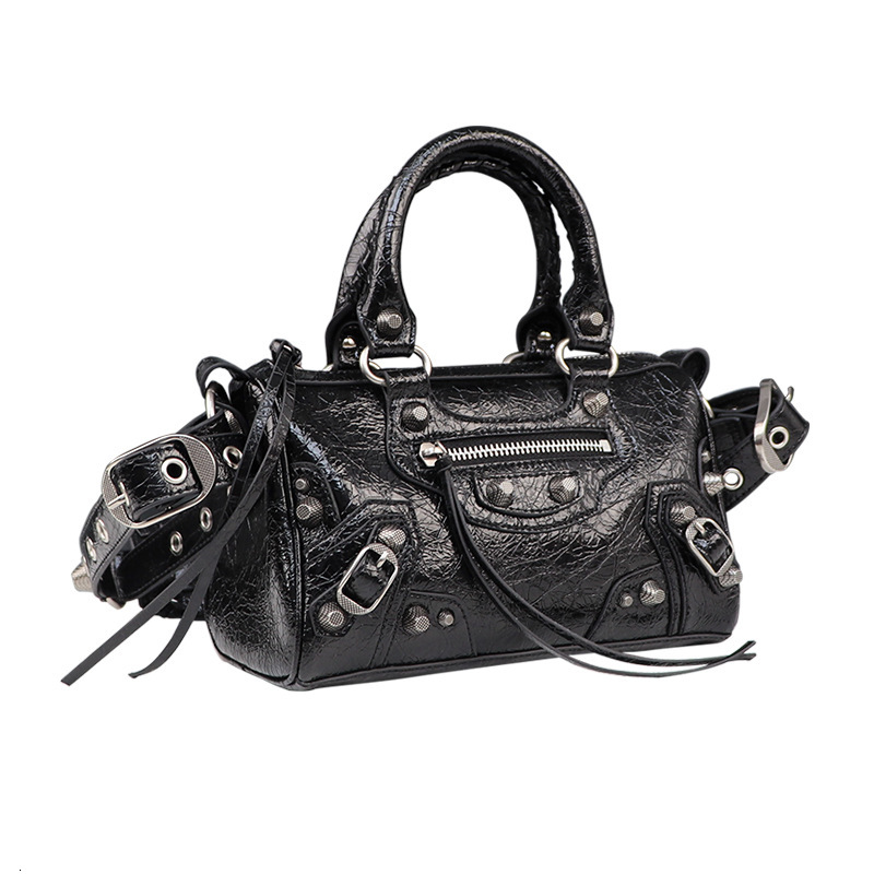 New Style High-Quality Le Mini Travel Bag Heavy Craft Super Popular Rivet Motorcycle Bag Women Genuine Leather Crossbody Handbag New Free Delivery Des