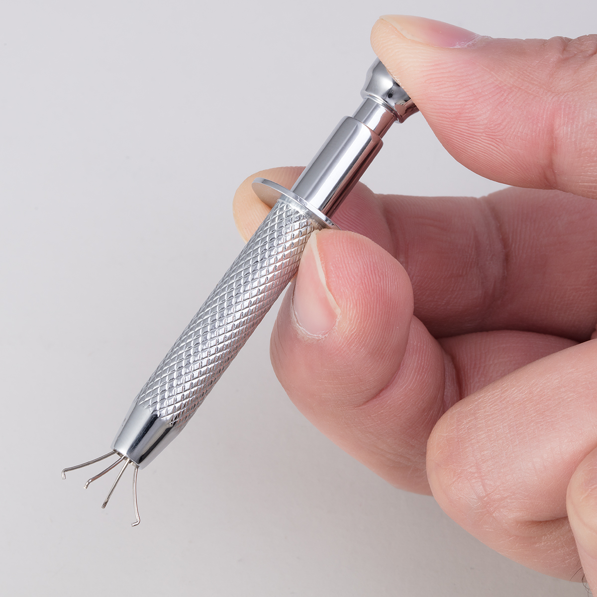 Perforation auxiliary pliers convenient for manual perforation operation can better fix the position that needs perforation factory direct sales