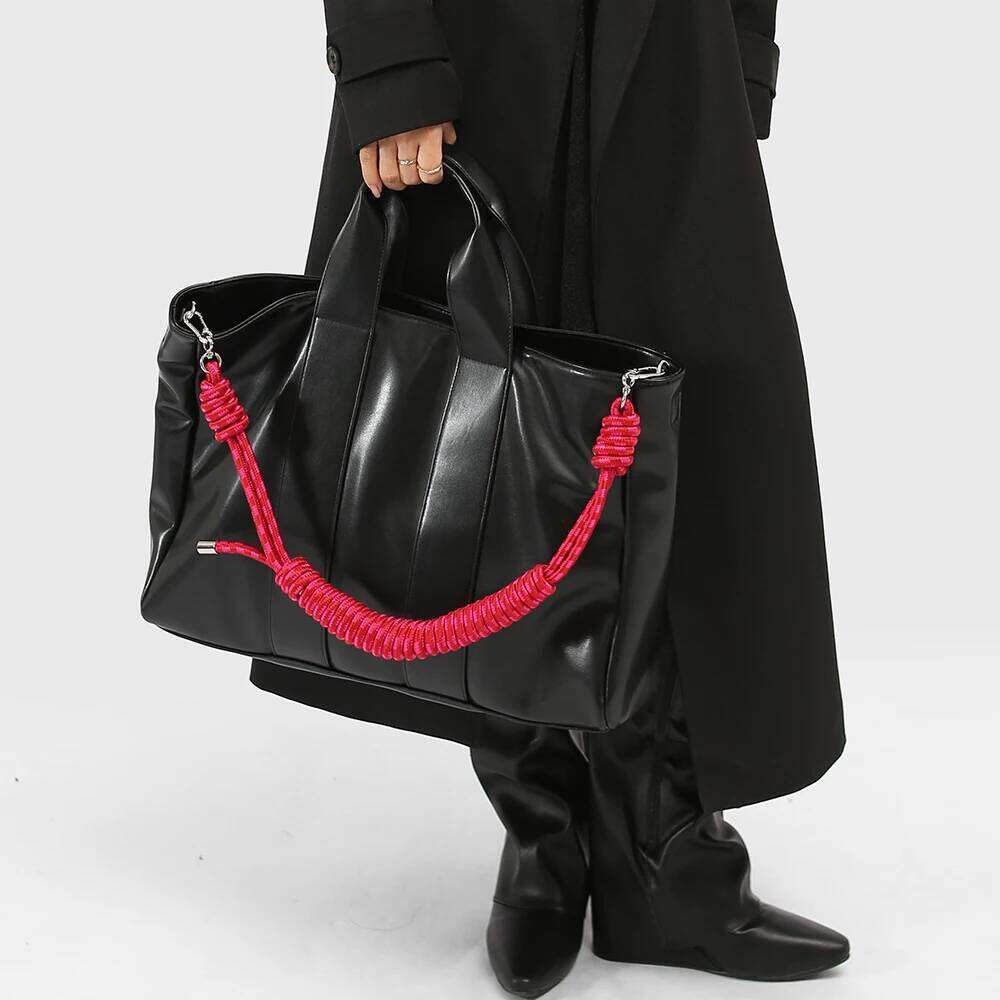 Hot Selling Women's Multi-Functional Commuting Handbag Designer Large Capacity Commuter New Niche Fashion Hand-Held Shoulder Bag Designer Bags