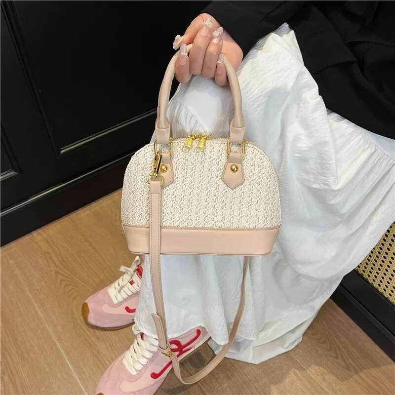 The 2025 New Shell Bag A Fashionable Single-Shoulder Crossbody Handbag That Can Be Carried By Hand. It Is Simple And Elegant