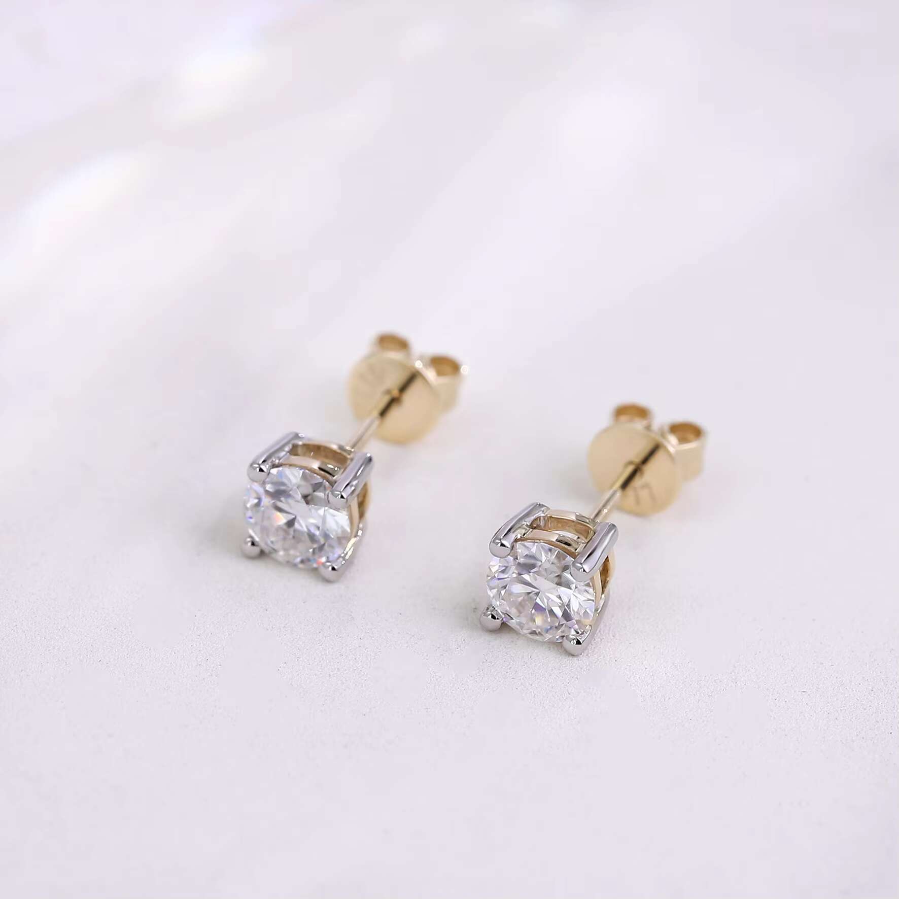 Luxury Classic 4 Claw VVS Moissanite Diamond Stud Earrings Fine Jewelry 10K Solid Gold Round Cut Moissanite Earrings