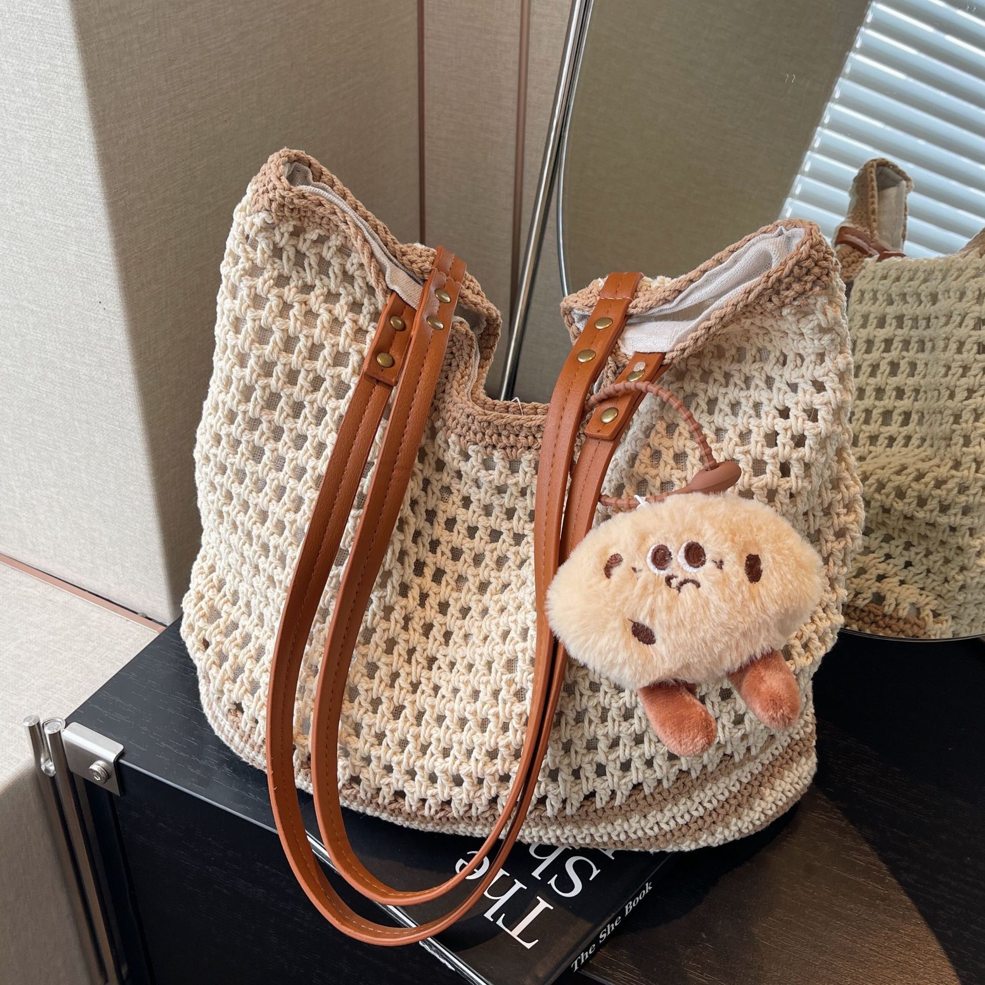 designer Large Capacity Woven Bag Women's 2025 New Straw Bag Beach Vacation Shoulder Bag Versatile Casual Tote Bag