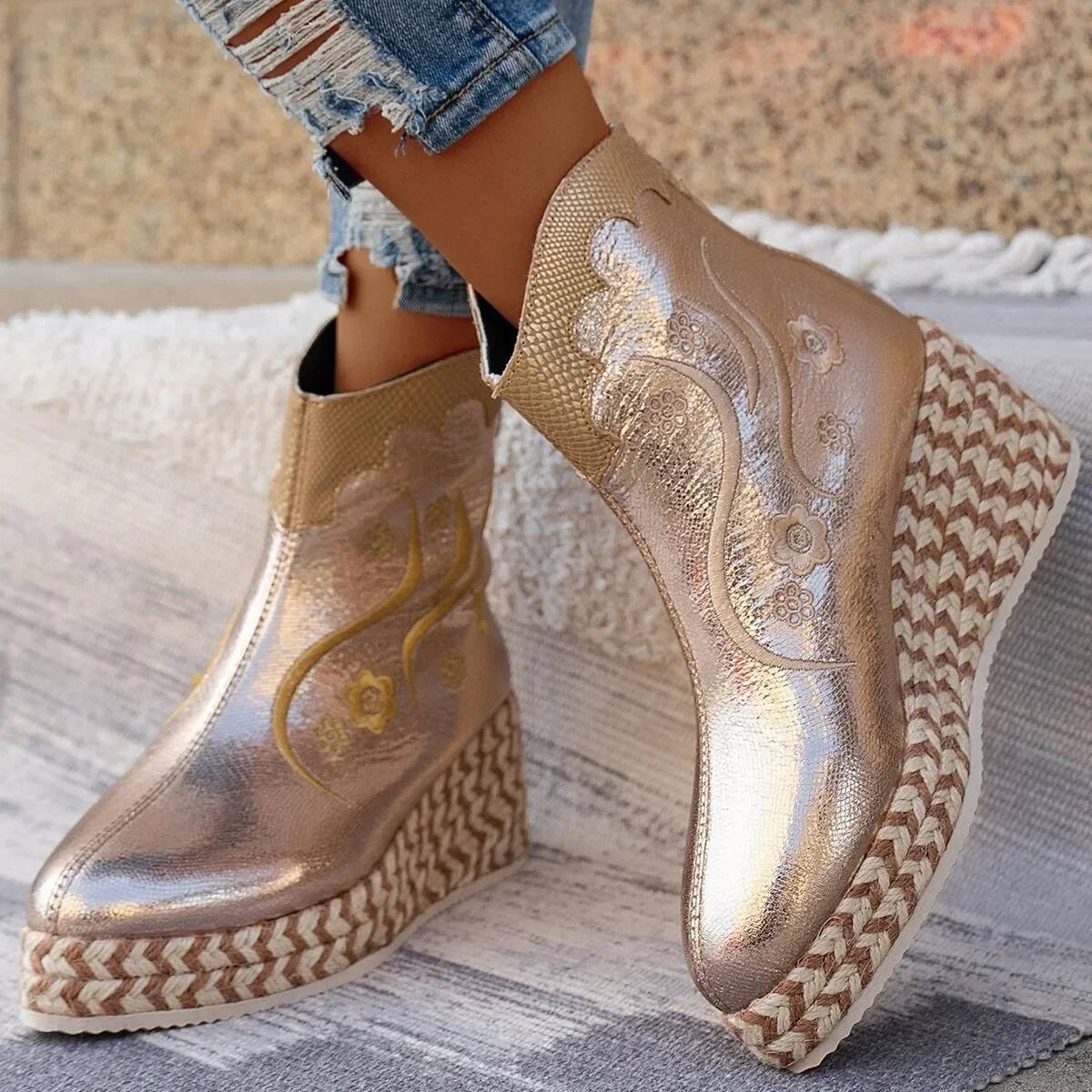 Ddmyoutdoor Brand Fashion Embroidery Mid Calf For Women Wedge Platform Retro Ethnic Style Female High Heels Knight Boots Outdoor Shoes
