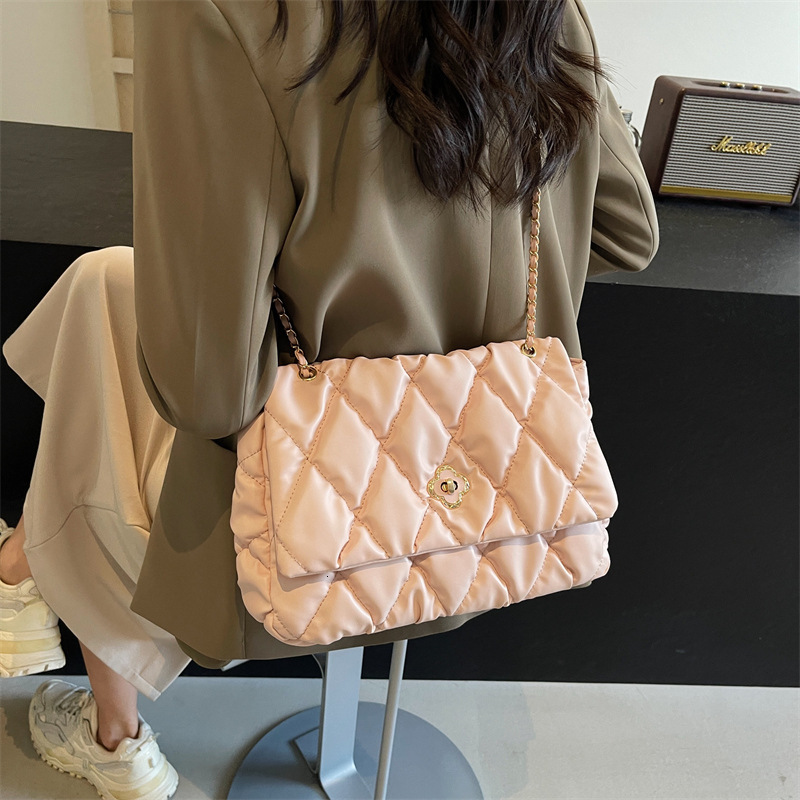 designer High-End Quilted Chain Underarm Bag 2025 New Korean Style Trendy Versatile Commuter Bag Shoulder Bag Niche Crossbody Bag