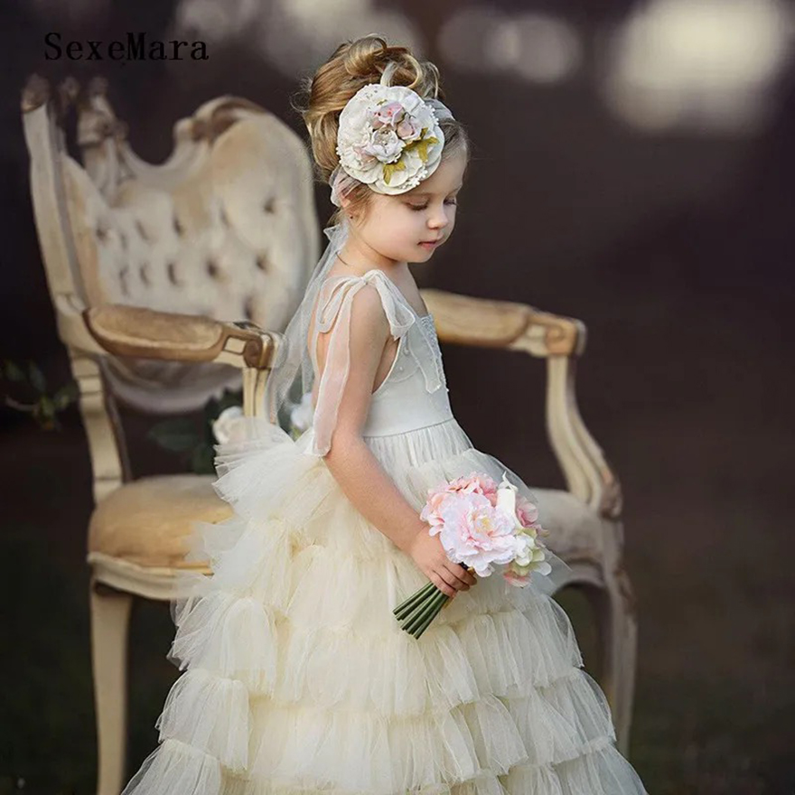 Lovely Flower Girls Dresses Spaghetti Straps Lace Tiered Kids Formal Wear Custom Made Backless Birthday Toddler Pageant Gowns