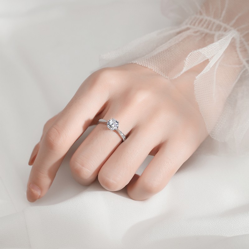 Luxury S925 Pure Silver Diamond-Like Gemstone Ring: A Timeless Choice for Your Big Day