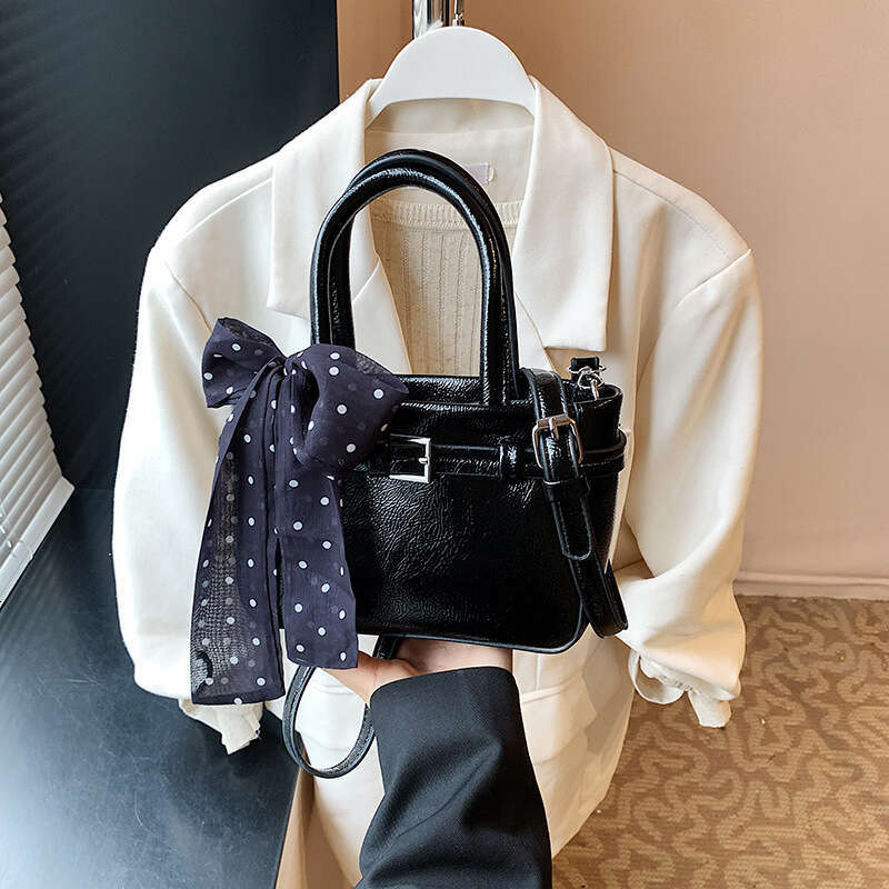 Fashion Handbag for Women 2025 Summer New Stylish Versatile Large Capacity Commuter Shoulder Crossbody Bag