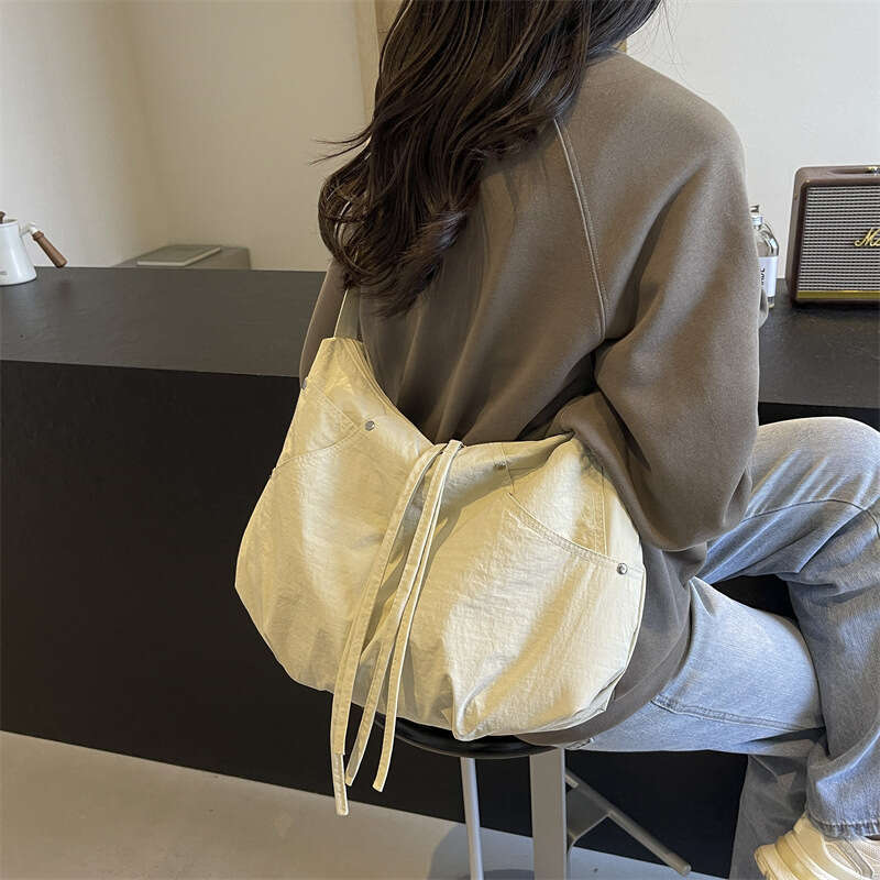 Minimalist Casual Cloth for Women, Large Capacity, Solid Color, Versatile, Lightweight Crossbody Bag, Fashionable Pleated Korean Style Shoulder Bag