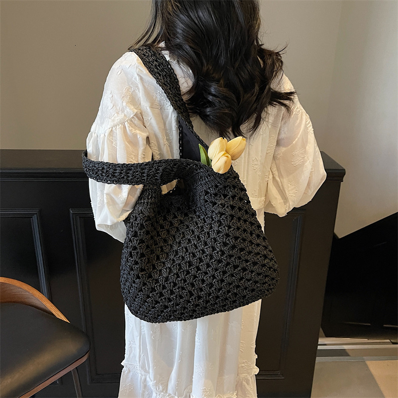 designer Casual Hollow Out Straw Woven Shoulder Bag New Summer Handheld Mesh Underarm Bag for Women Beach Vacation Beach Bag
