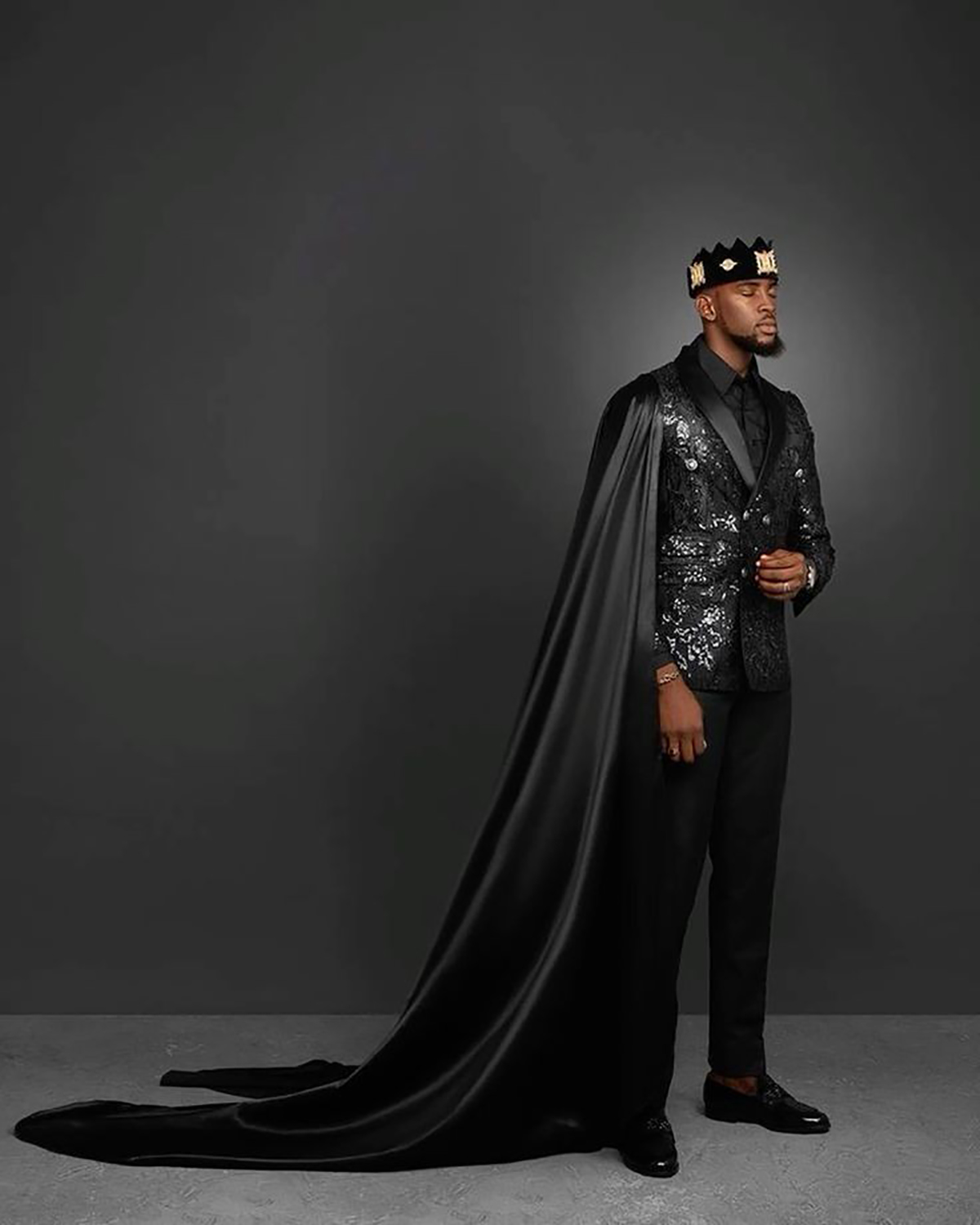 Sparkly Man Suits 2 Pieces Set Sequins Peaked Lapel Party Prom Blazer with Cape Jacquard Customized Two-Button Jacket+ Pants Plus Size