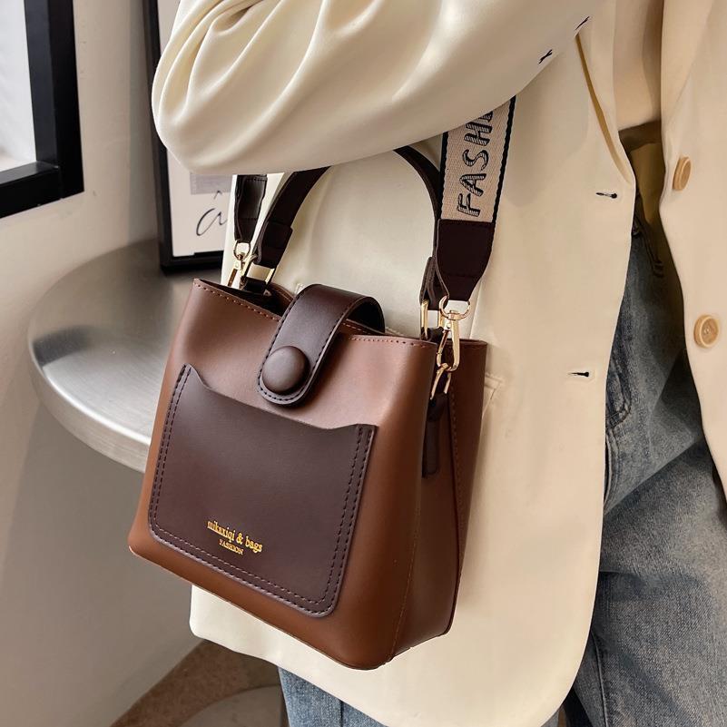 designer Versatile Retro Bucket Bag 2025 New Trend Summer Fashion Handbag Shoulder Bag Crossbody Bag for Women
