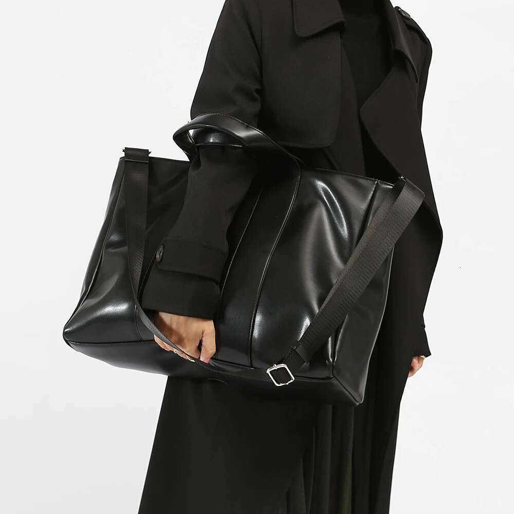 Hot Selling Women's Multi-Functional Commuting Handbag Designer Large Capacity Commuter New Niche Fashion Hand-Held Shoulder Bag Designer Bags