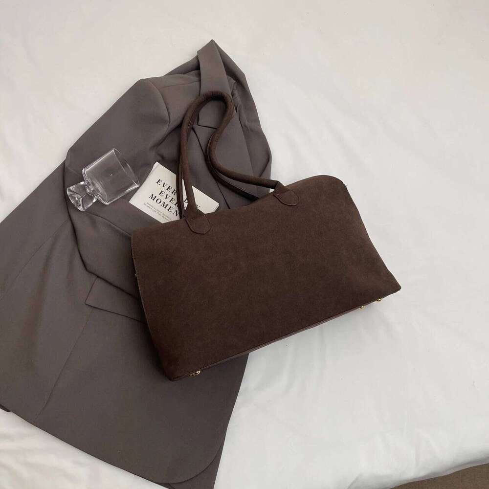 Elegantly Crafted Imitation Animal Print Bags: A Statement Piece from Top Designers