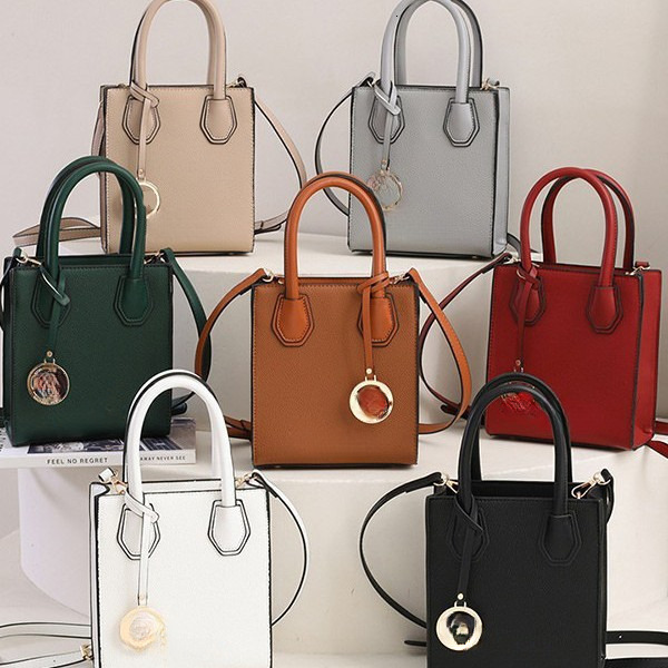 Top brand high-quality new free delivery designer bag casual fashion single shoulder handbag crossbody light luxury high-end embossed new free deliver