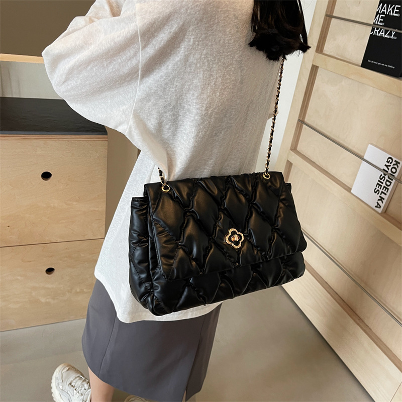 designer High-End Quilted Chain Underarm Bag 2025 New Korean Style Trendy Versatile Commuter Bag Shoulder Bag Niche Crossbody Bag