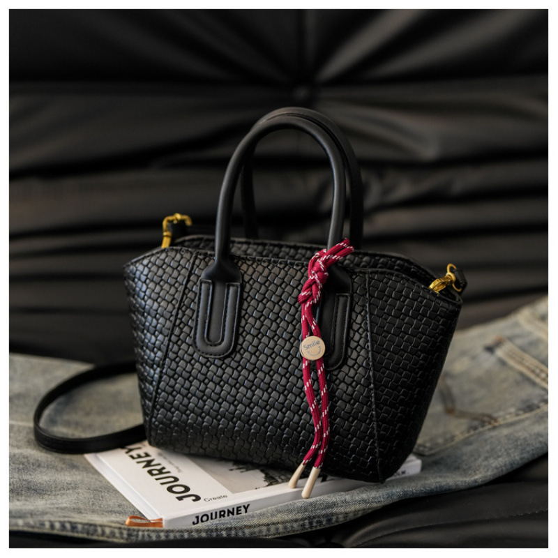 Top Brand High Quality New Style Polyester Material Super Popular High-End Small Bag for Women 2025 New Fashion Versatile Shoulder Bag New Free Delive