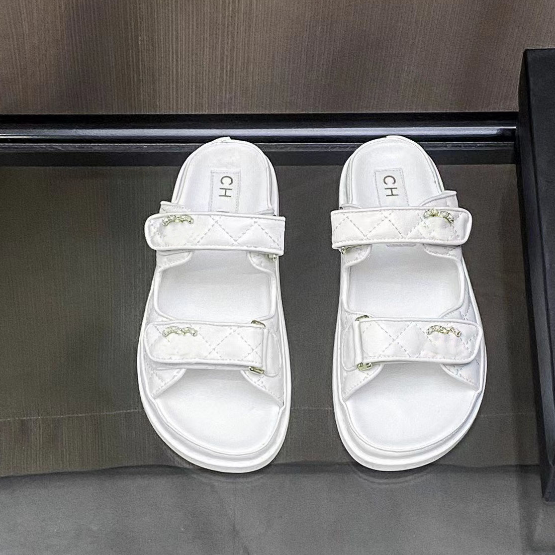 Designer shoes Paris new women's Velcro sandals Summer beach luxury High quality casual flats women's beach sandals