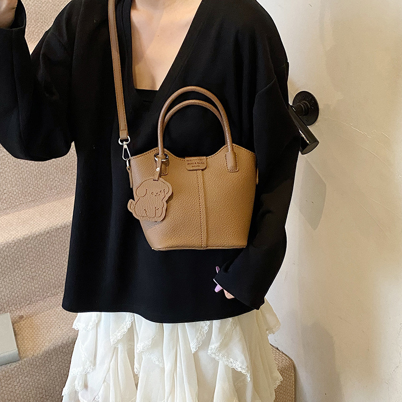 designer Niche Handheld Basket Bag for Women 2025 New Fashion Bucket Bag Simple Versatile Handheld Shoulder Crossbod