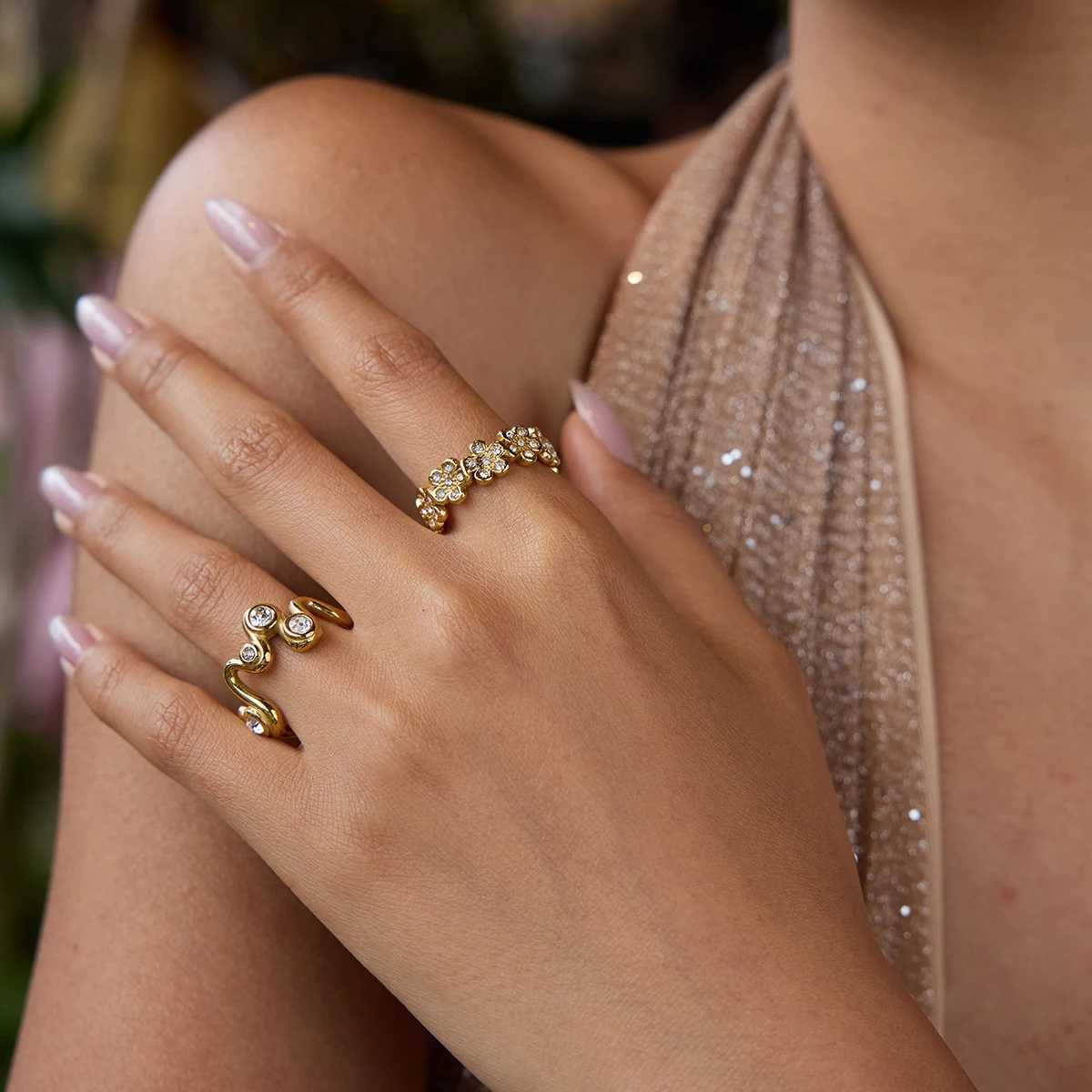 Youthway Flower Diamonds High Quality Ring for Women Fashion Stainless Steel Finger Jewelry Romantic Daily Metal Ring XJ250606