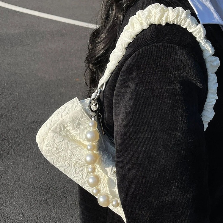 designer Underarm Bag for Women Summer Ins Super Popular Bowknot Pearl Chain Bag Niche Handbag Wrinkled Shoulder Crossbody Bag