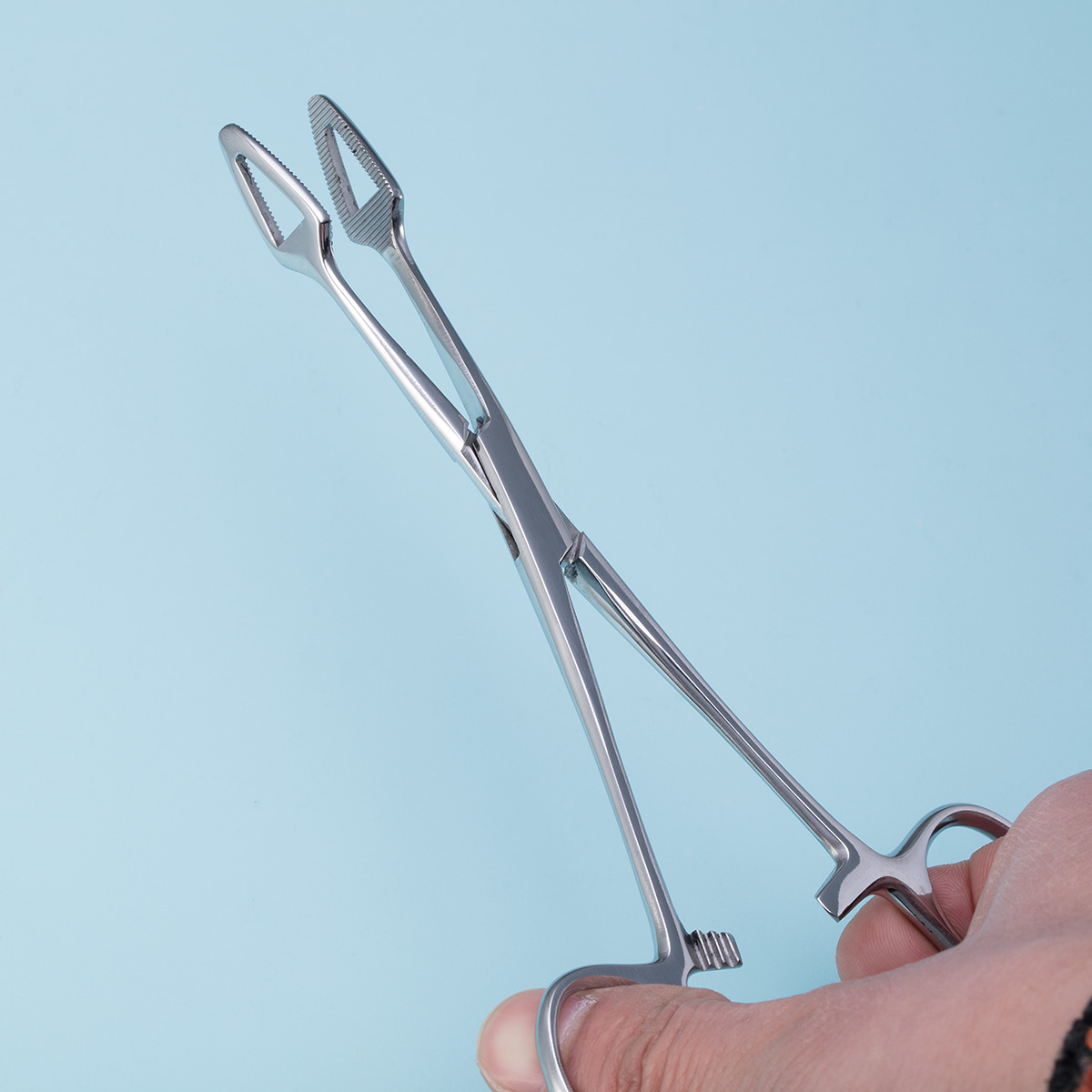 Perforation auxiliary pliers convenient for manual perforation operation can better fix the position that needs perforation factory direct sales