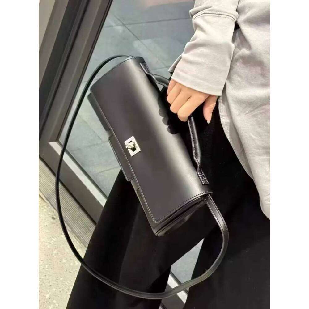 Free Custom First Letter Genuine Leather Women's Handbag With Long Straps for One Shoulder Slanting Fashion Dinner Bag