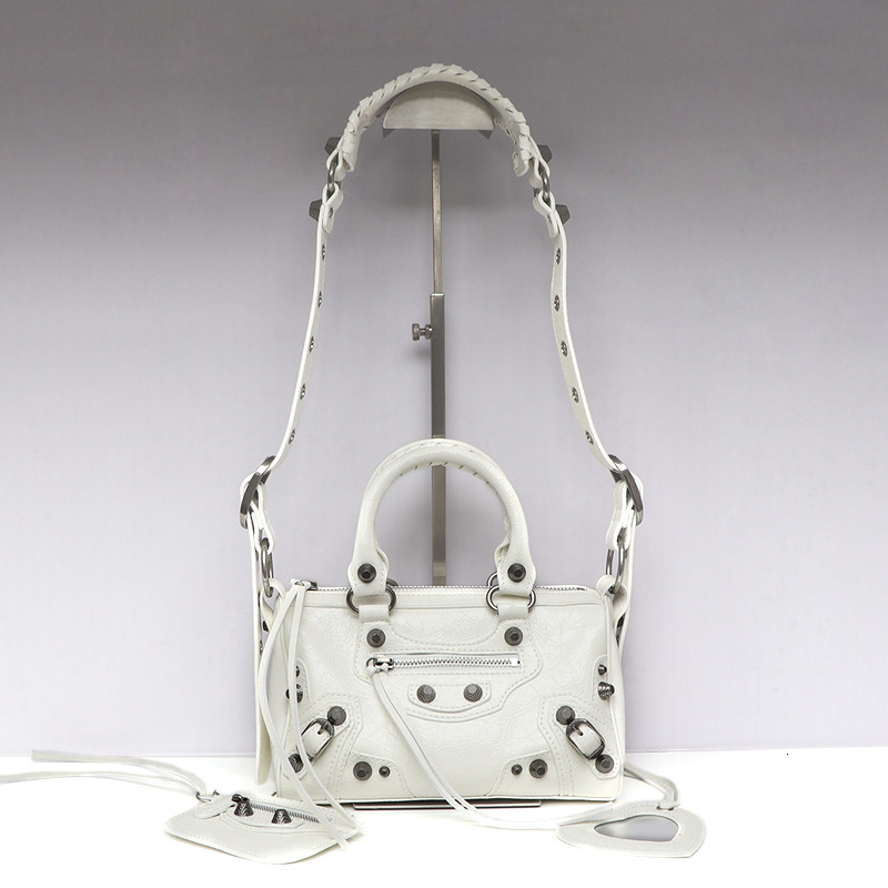 New Style High-Quality Le Mini Travel Bag Heavy Craft Super Popular Rivet Motorcycle Bag Women Genuine Leather Crossbody Handbag New Free Delivery Des