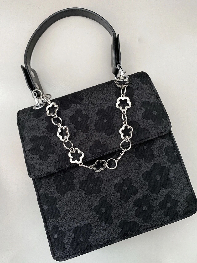 designer Women's Bag 2021 New Trend Versatile Ins Niche Design High-end Texture Autumn Winter Black Single Shoulder Crossbody Bag