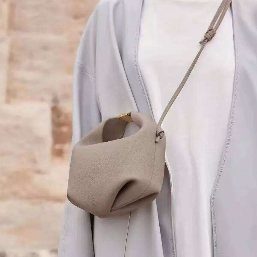 High-End FeelNicheDesign Women's Tote New Single Shoulder Slant Cross Lunch Box Bag Autumn/Winter Best Seller