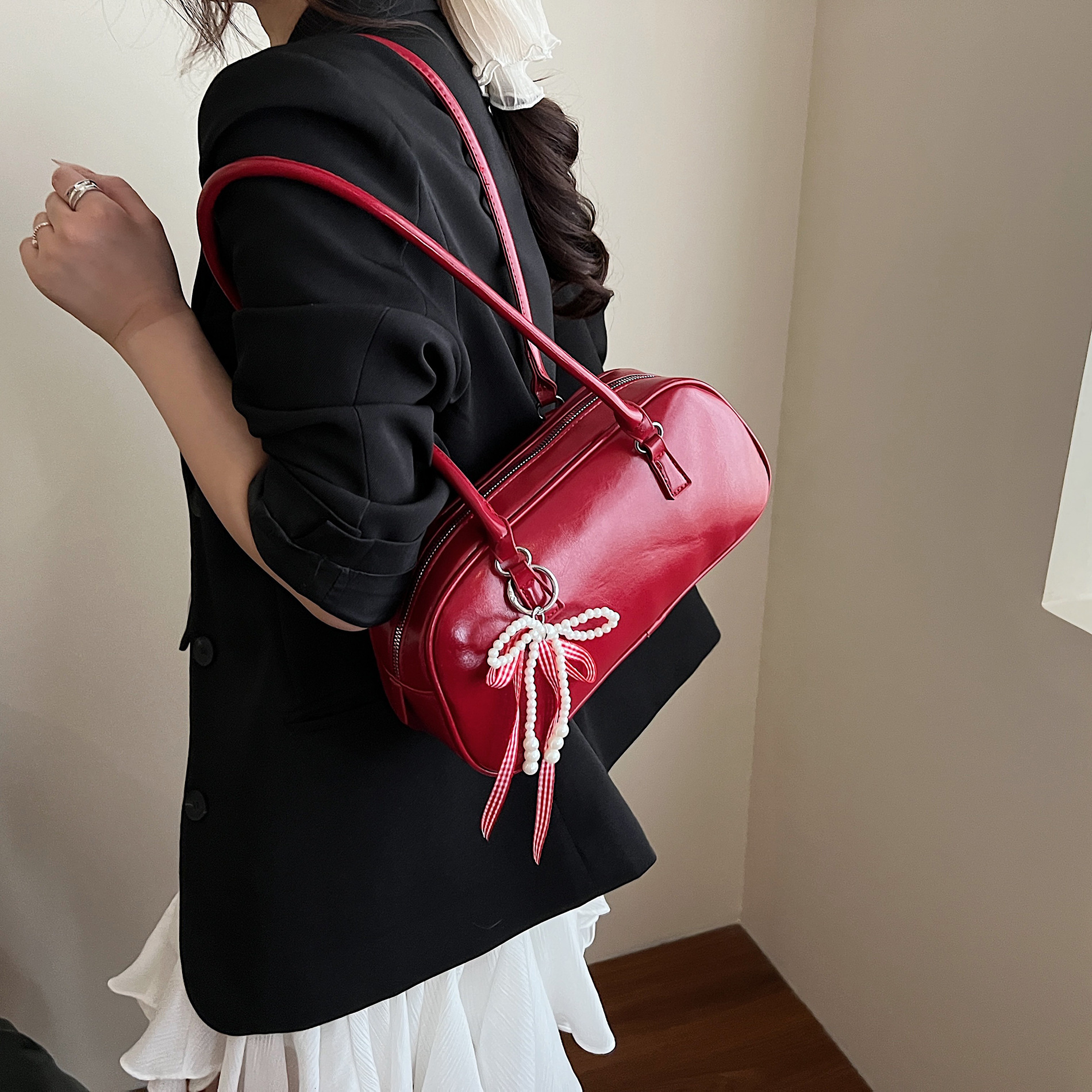 designer Large Capacity Shoulder Underarm Bag for Women 2025 New Simple Versatile Elegant Handbag Fashionable Stylish Pillo