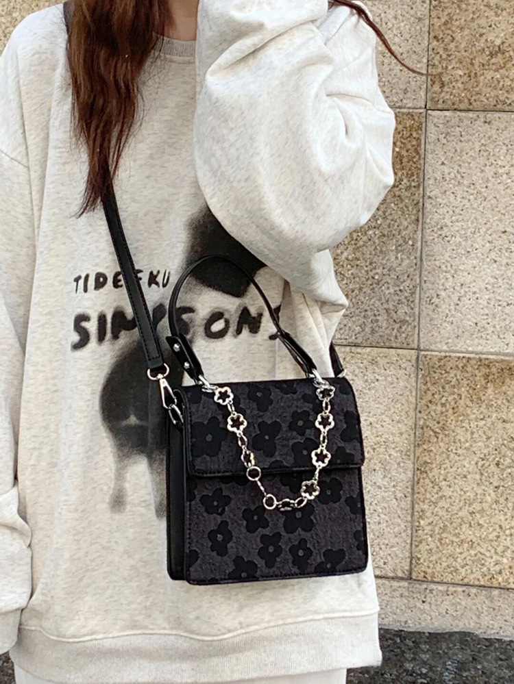 designer Women's Bag 2021 New Trend Versatile Ins Niche Design High-end Texture Autumn Winter Black Single Shoulder Crossbody Bag