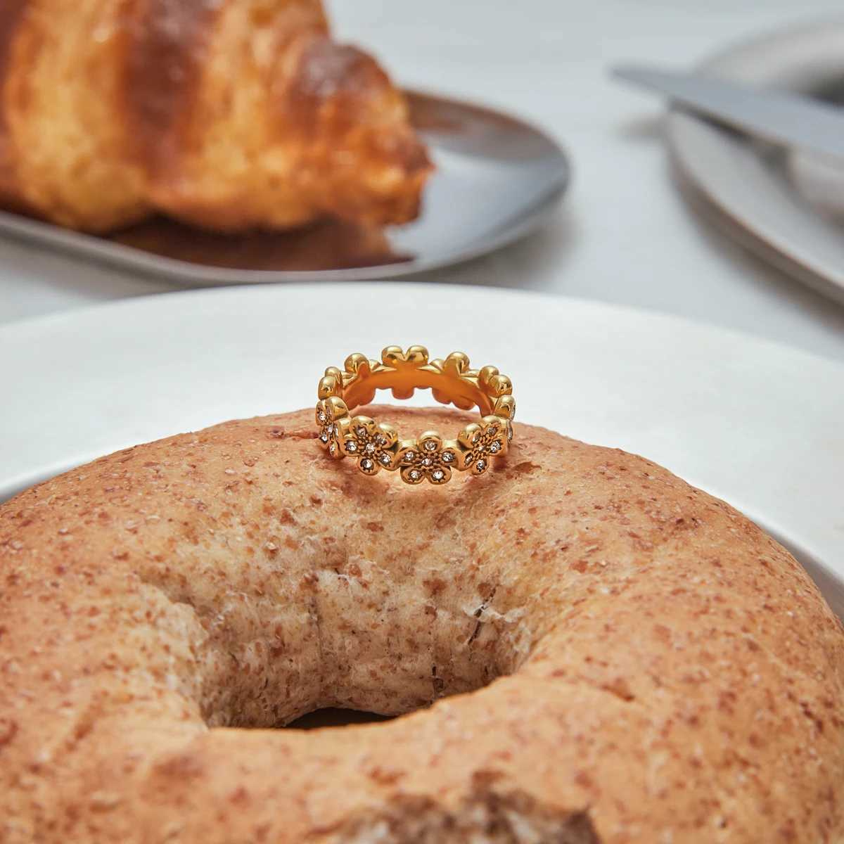 Youthway Flower Diamonds High Quality Ring for Women Fashion Stainless Steel Finger Jewelry Romantic Daily Metal Ring XJ250606