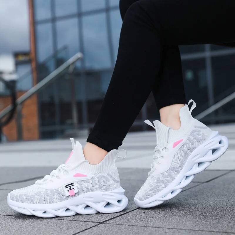 Ddmyoutdoor Hot Sale Beige Running Man Trainers Breathable Socks Men S Summer Sneakers Lightweight Sport Shoes Running Hombre Outdoor Shoes