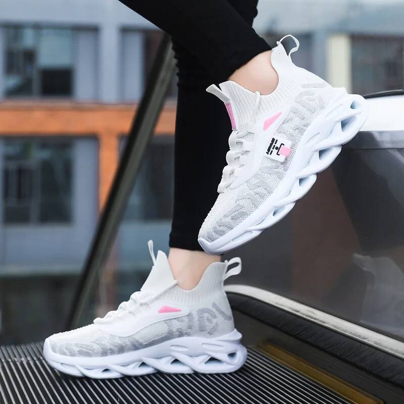 Ddmyoutdoor Hot Sale Beige Running Man Trainers Breathable Socks Men S Summer Sneakers Lightweight Sport Shoes Running Hombre Outdoor Shoes