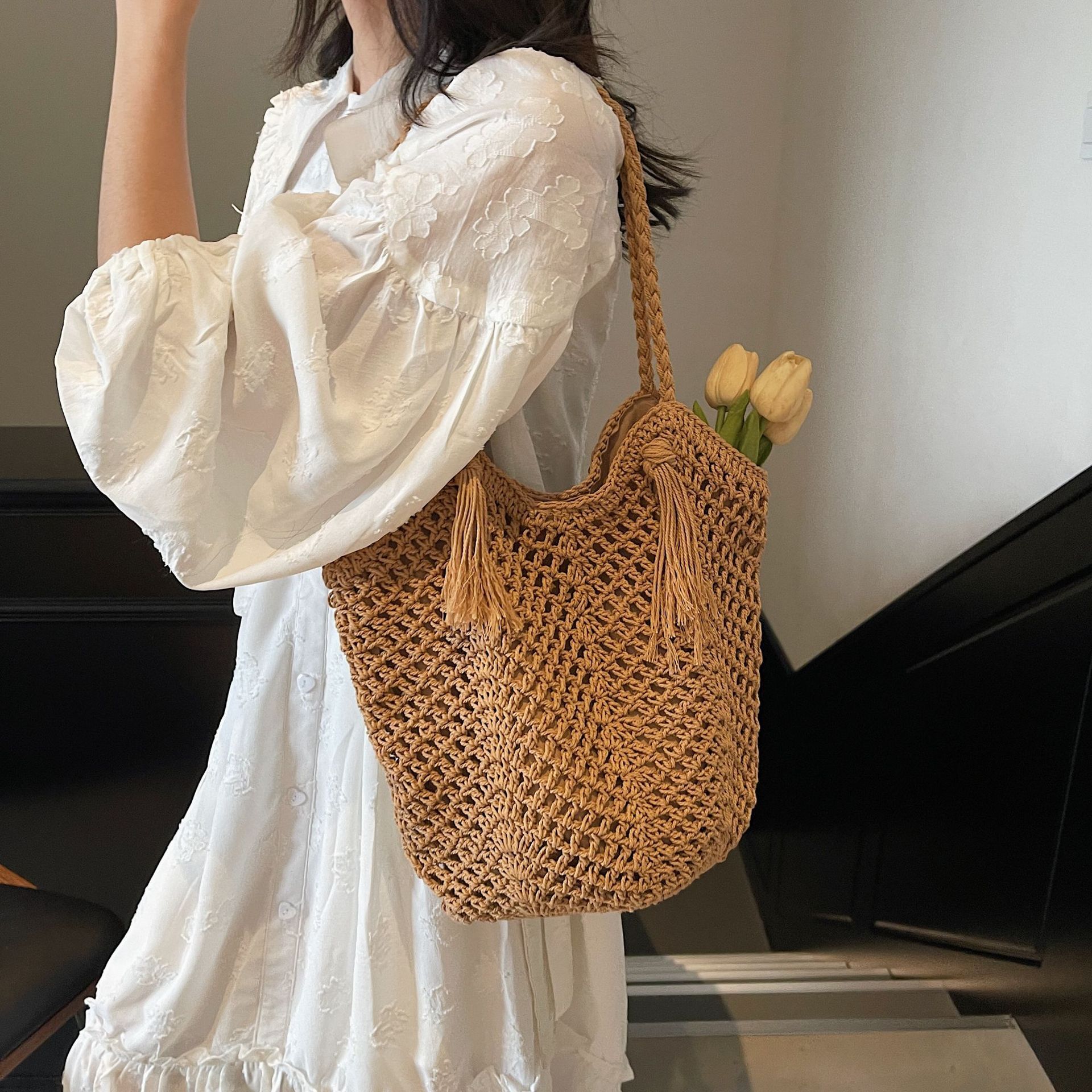 designer Large Capacity Cotton Woven Bag 2025 New Hollow Out Straw Bag Lazy Style Shoulder Bag Vacation Beach Bag Women's Bag
