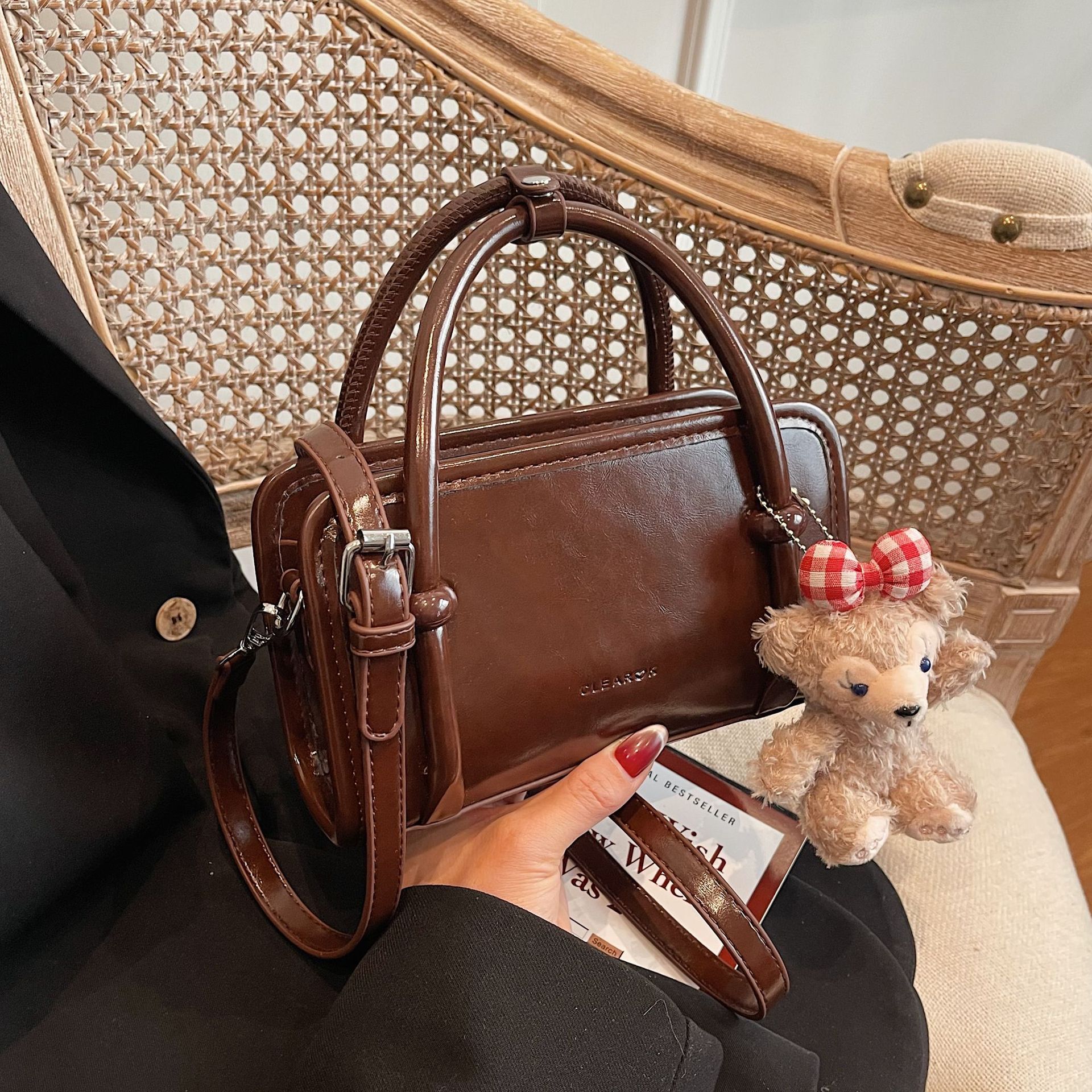 designer Korean Niche Design Handbag for Women 2025 Spring New Fashion Retro Small Square Bag Versatile Crossbody Bag