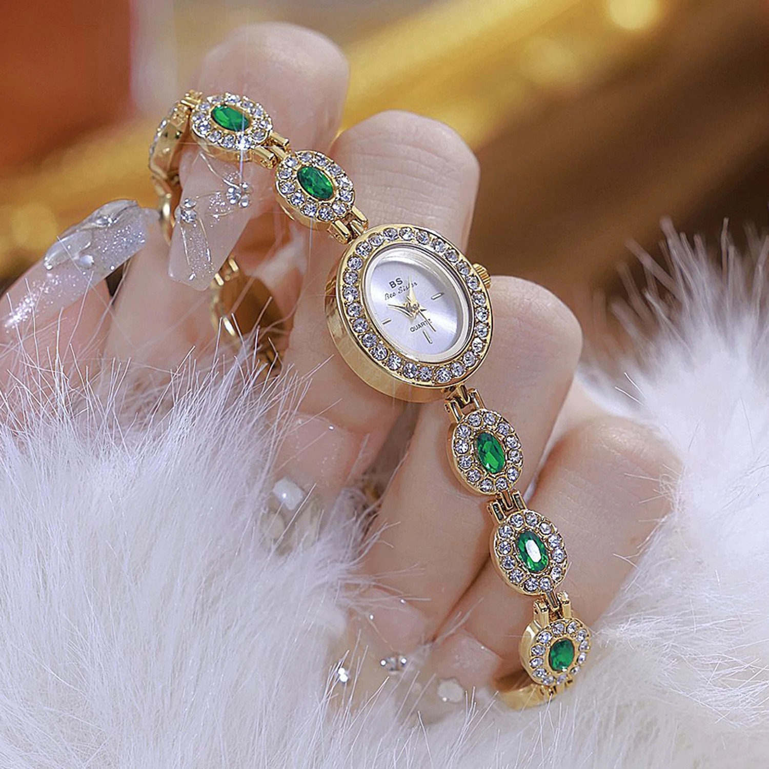 Elegant Women Watches Fashion Oval Quartz Watch Green Rhinestone Diamond Bracelet Wristwatch Lady Dress Clock Small 250606