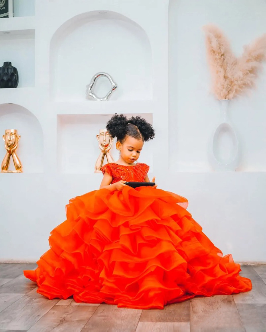 2025 Red Flower Girl Dresses Children Birthday Dress Illusion Sheer Neck Appliqued Beaded Lace Tiered Tulle Princess Queen Ball Gown For Marriage