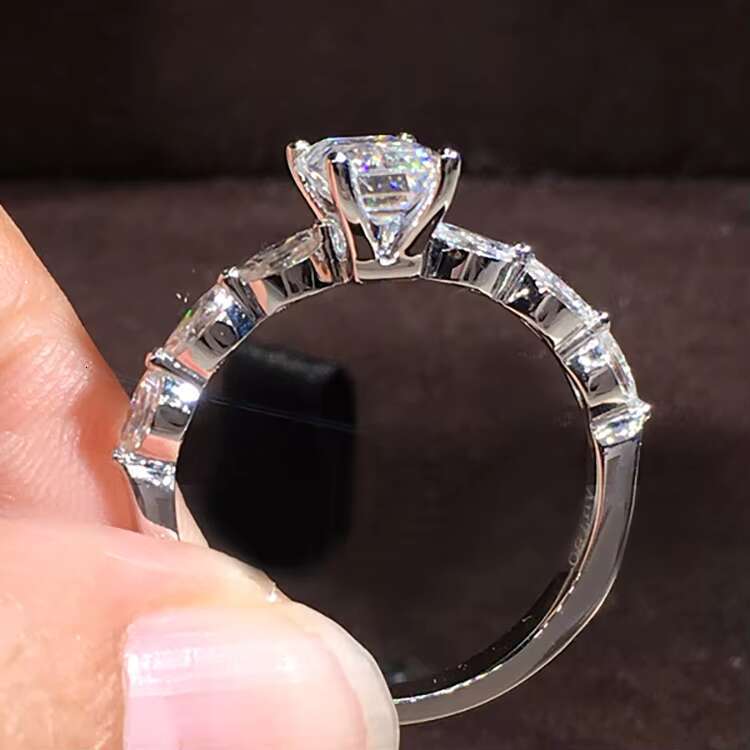 Top Sale 14K White Gold Rings GRA 8*10mm Emerald Cut Moissanite VVS1 Engagement Ring Jewelry